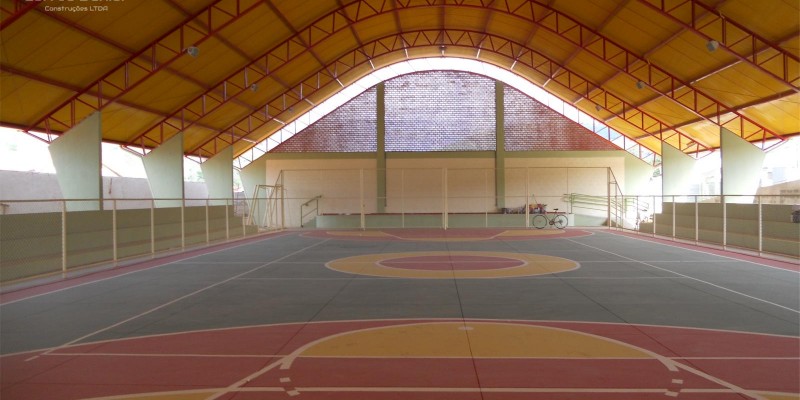 CONSTRUÇÃO DE QUADRA COBERTA